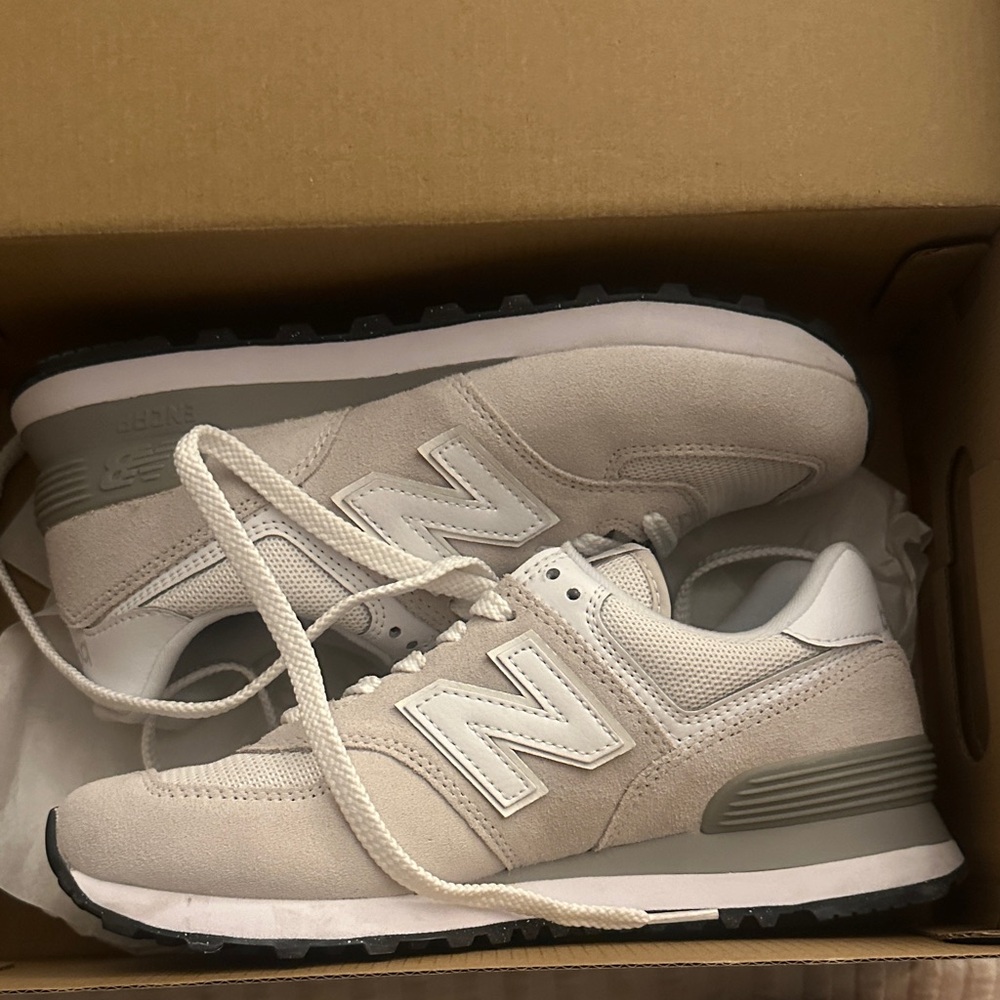 New Balance women’s 574 Core Grey White NEW never worn